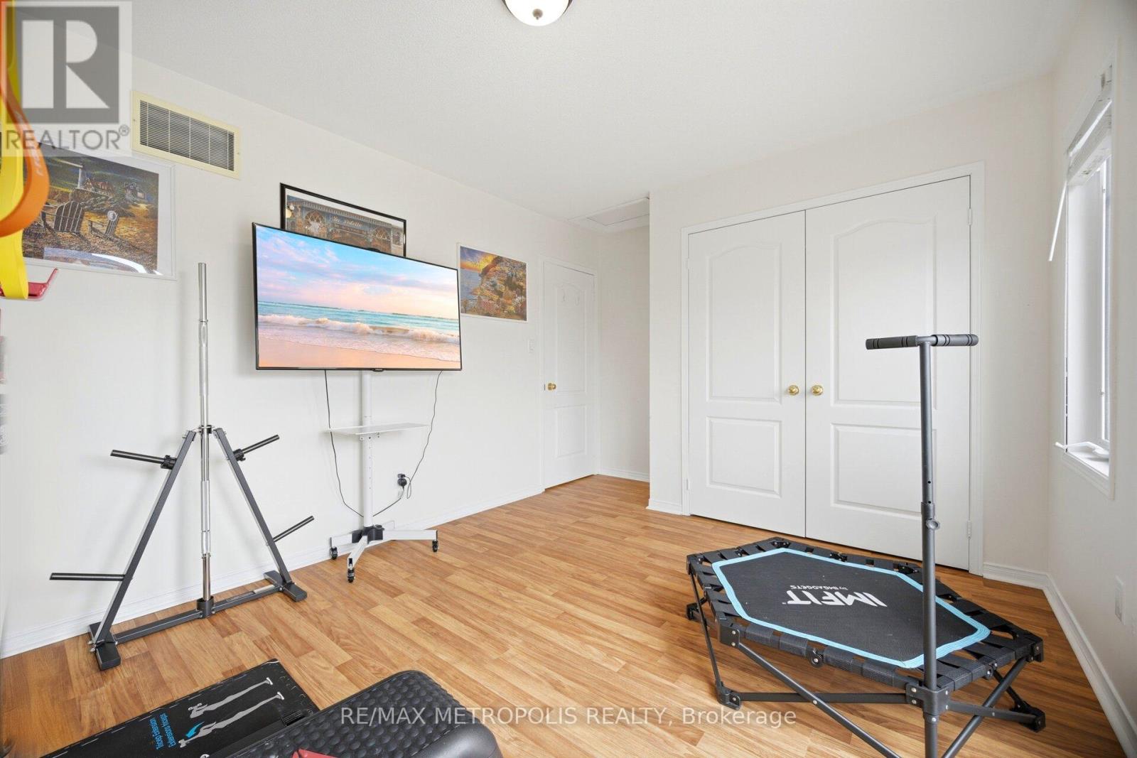 #17 3975 EGLINTON AVENUE W - 34