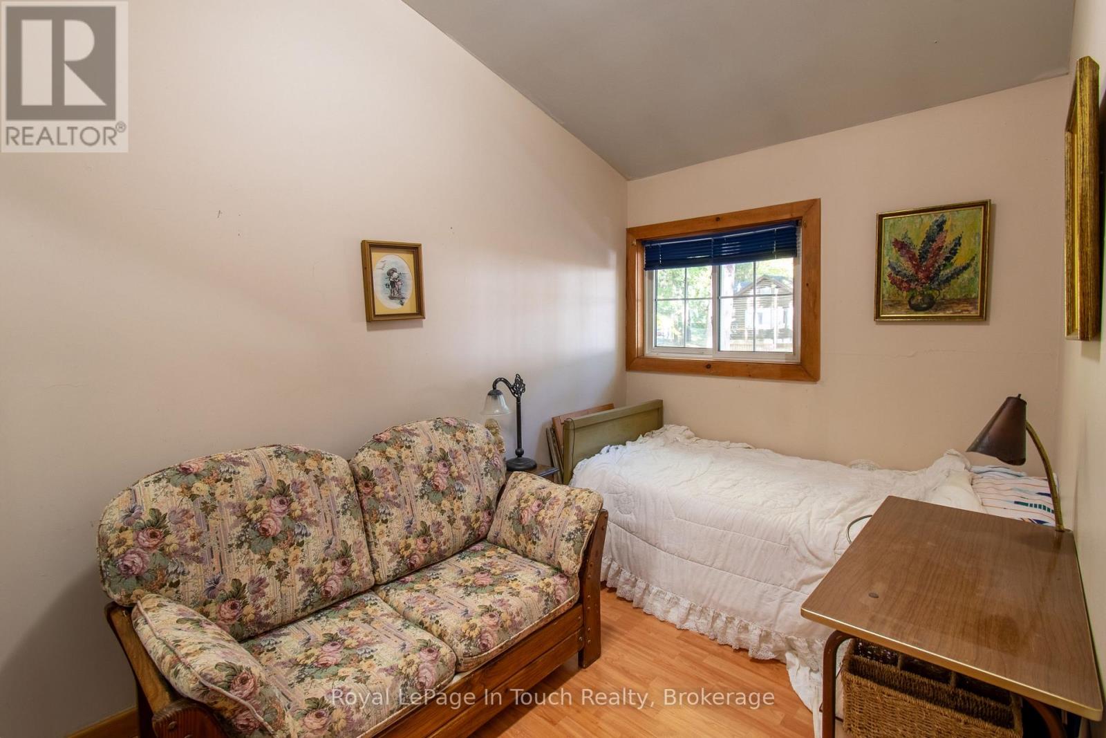 64 WAHNEKEWENING DRIVE - 22