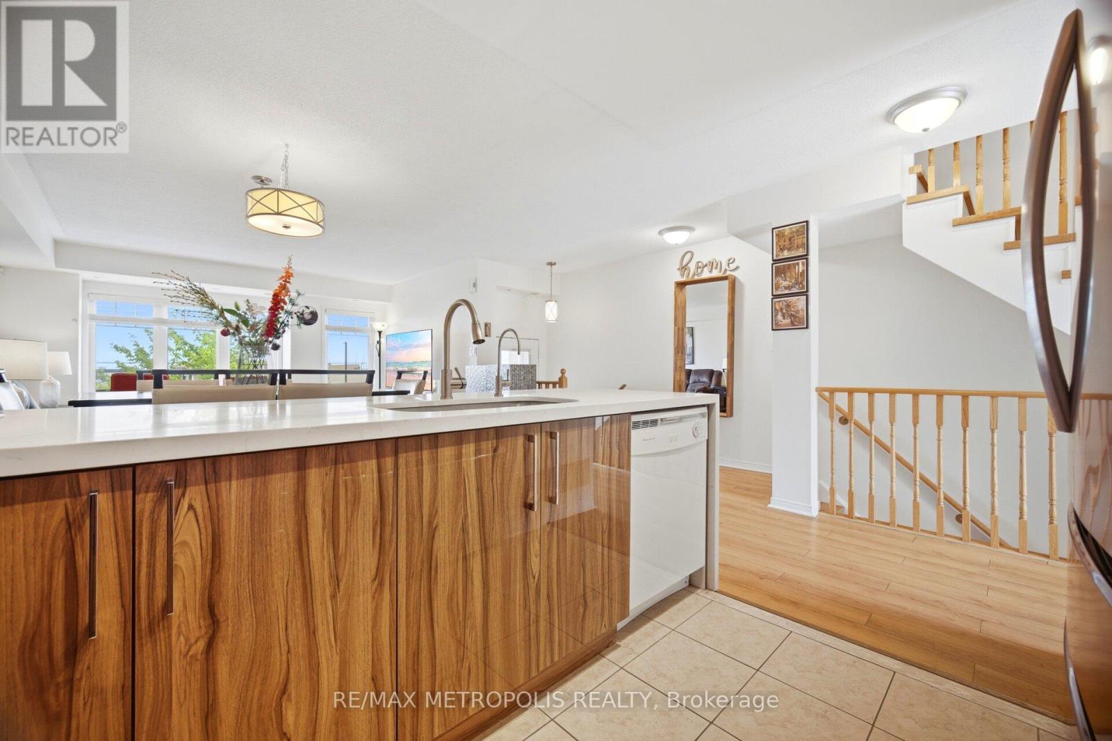 #17 3975 EGLINTON AVENUE W - 17