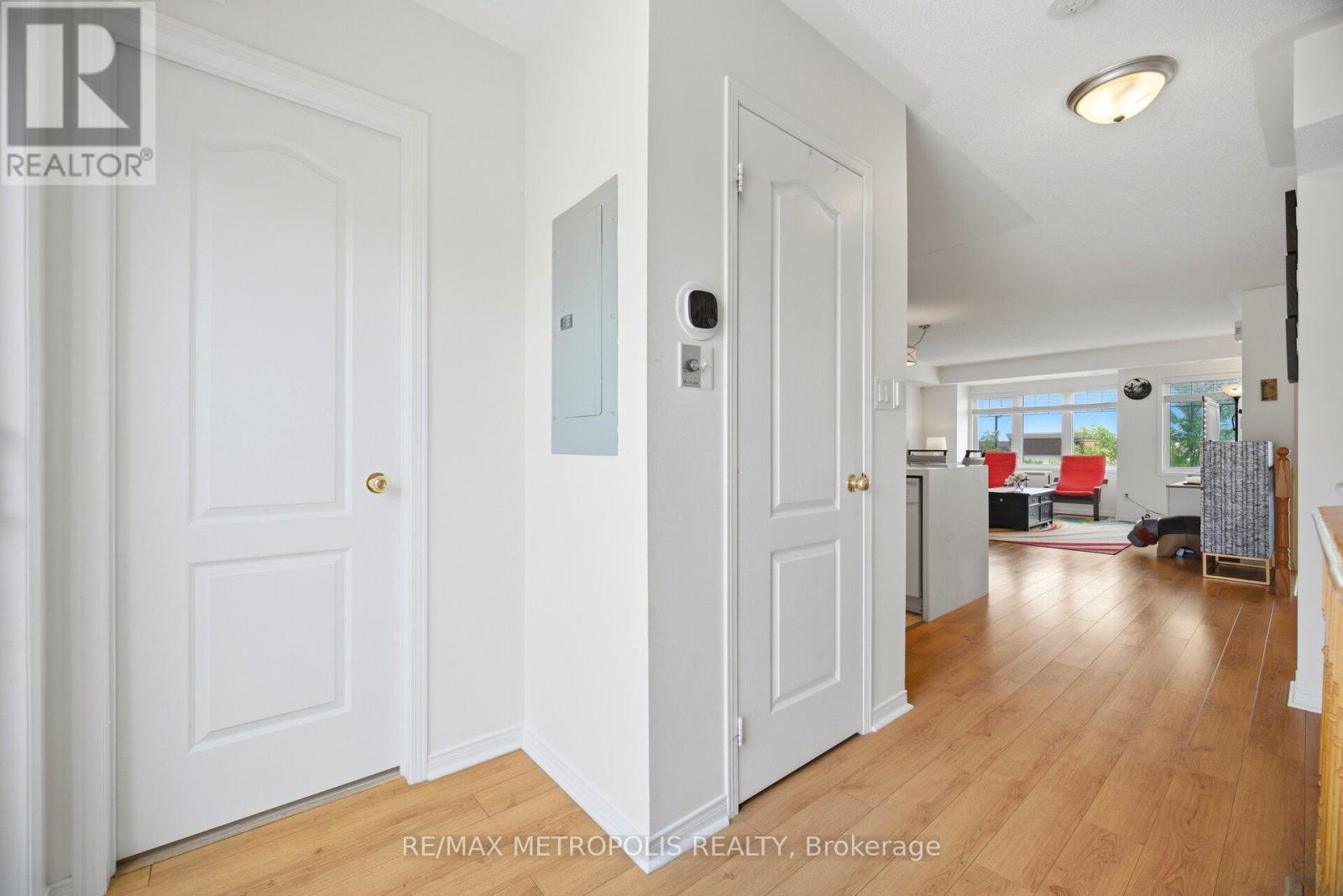 #17 3975 EGLINTON AVENUE W - 19