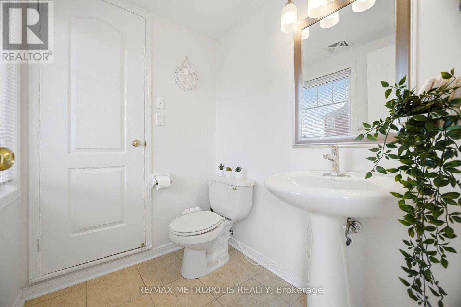 #17 3975 EGLINTON AVENUE W - 20