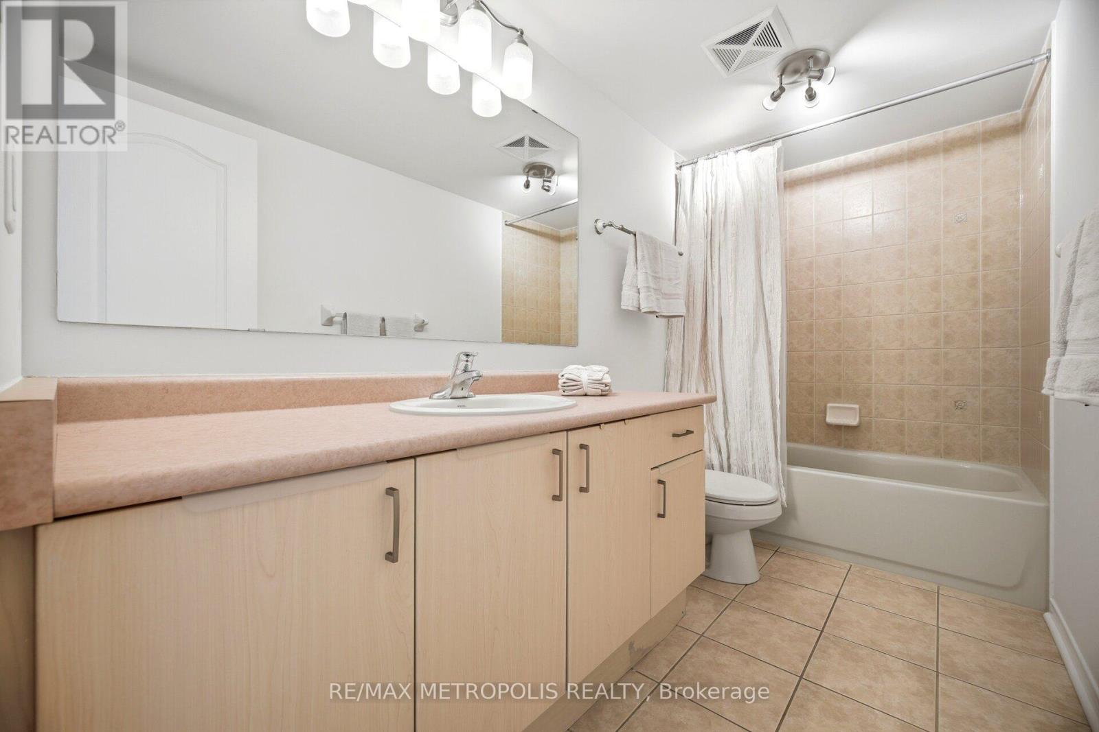 #17 3975 EGLINTON AVENUE W - 28