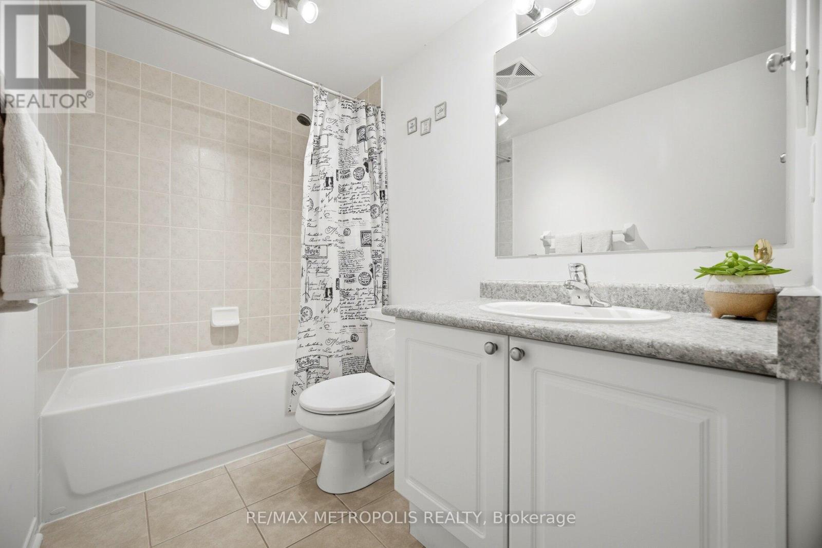 #17 3975 EGLINTON AVENUE W - 36