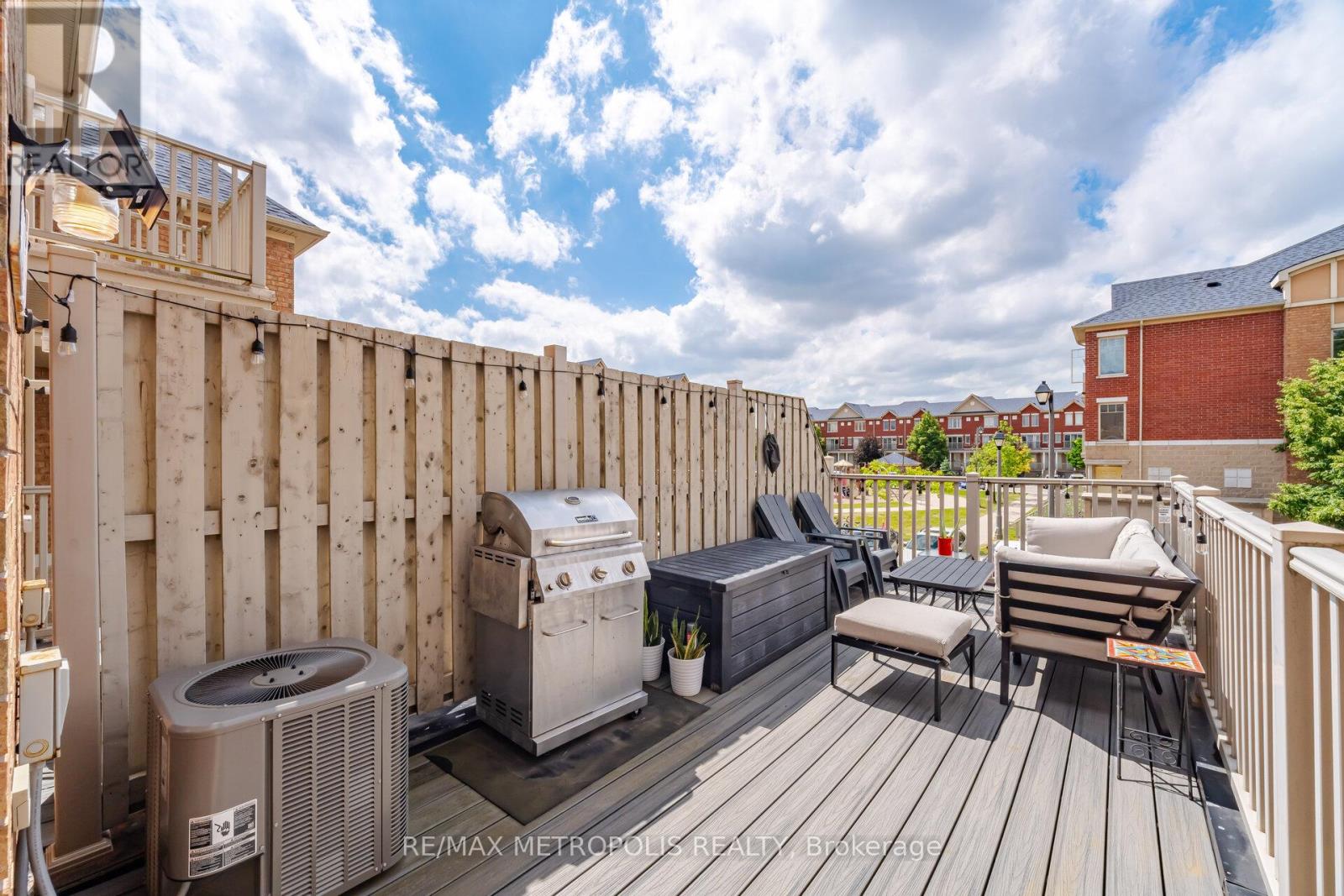 #17 3975 EGLINTON AVENUE W - 40