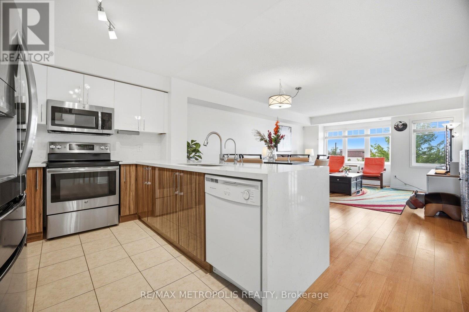 #17 3975 EGLINTON AVENUE W - 14