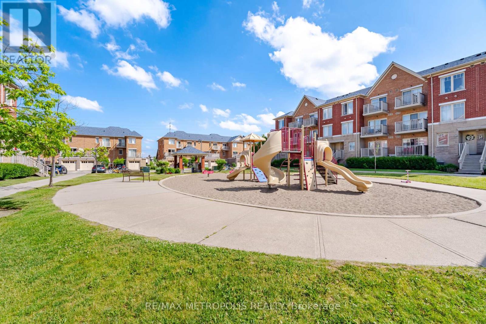 #17 3975 EGLINTON AVENUE W - 46