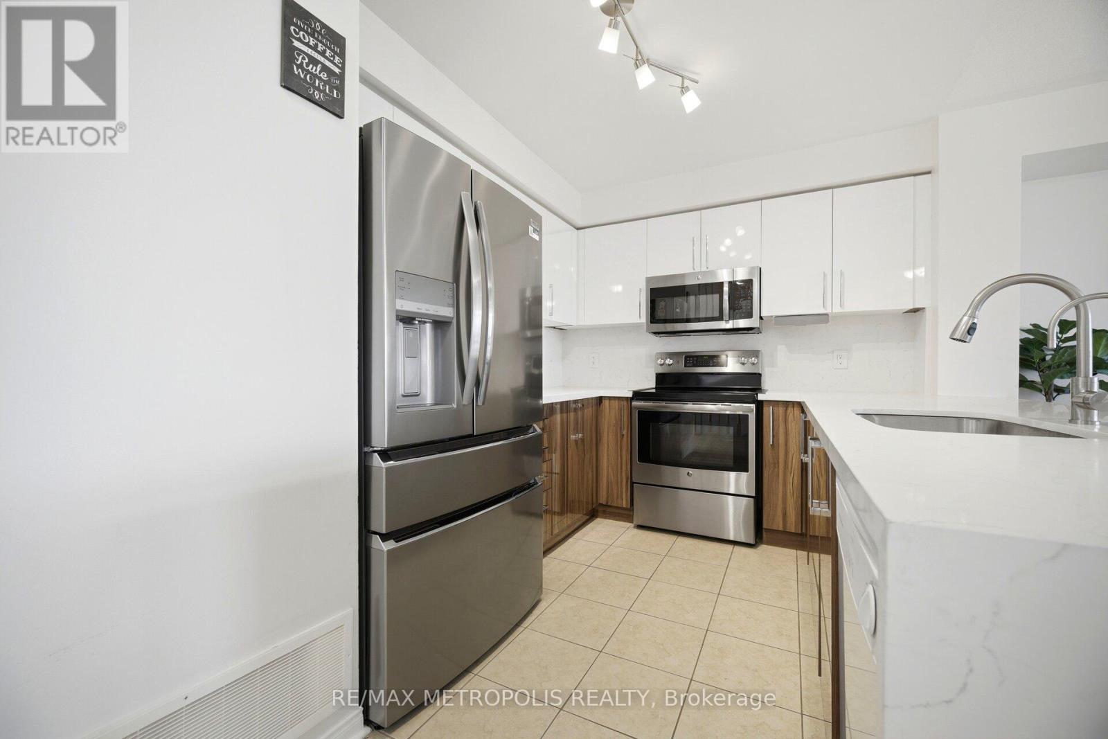 #17 3975 EGLINTON AVENUE W - 15