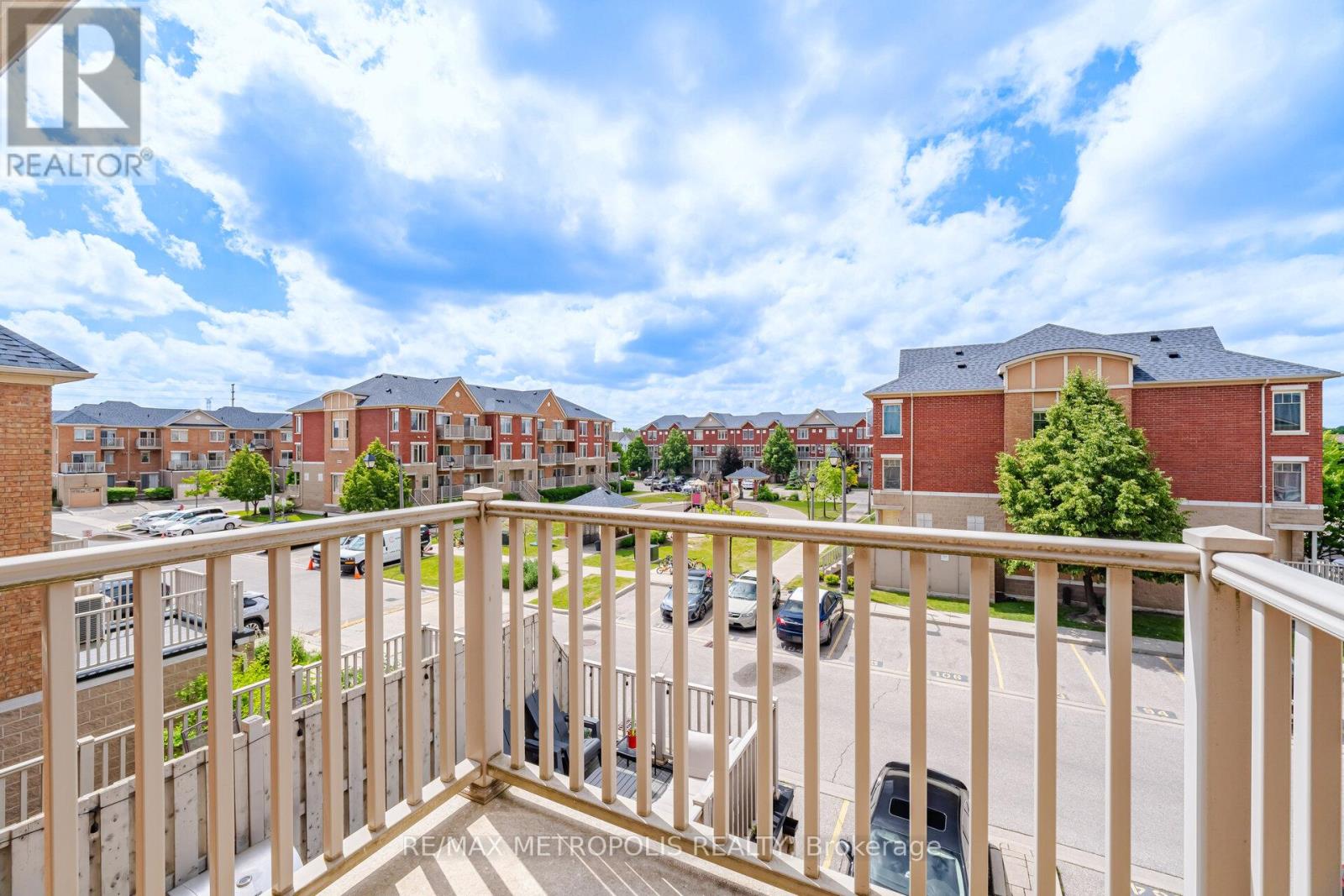 #17 3975 EGLINTON AVENUE W - 32