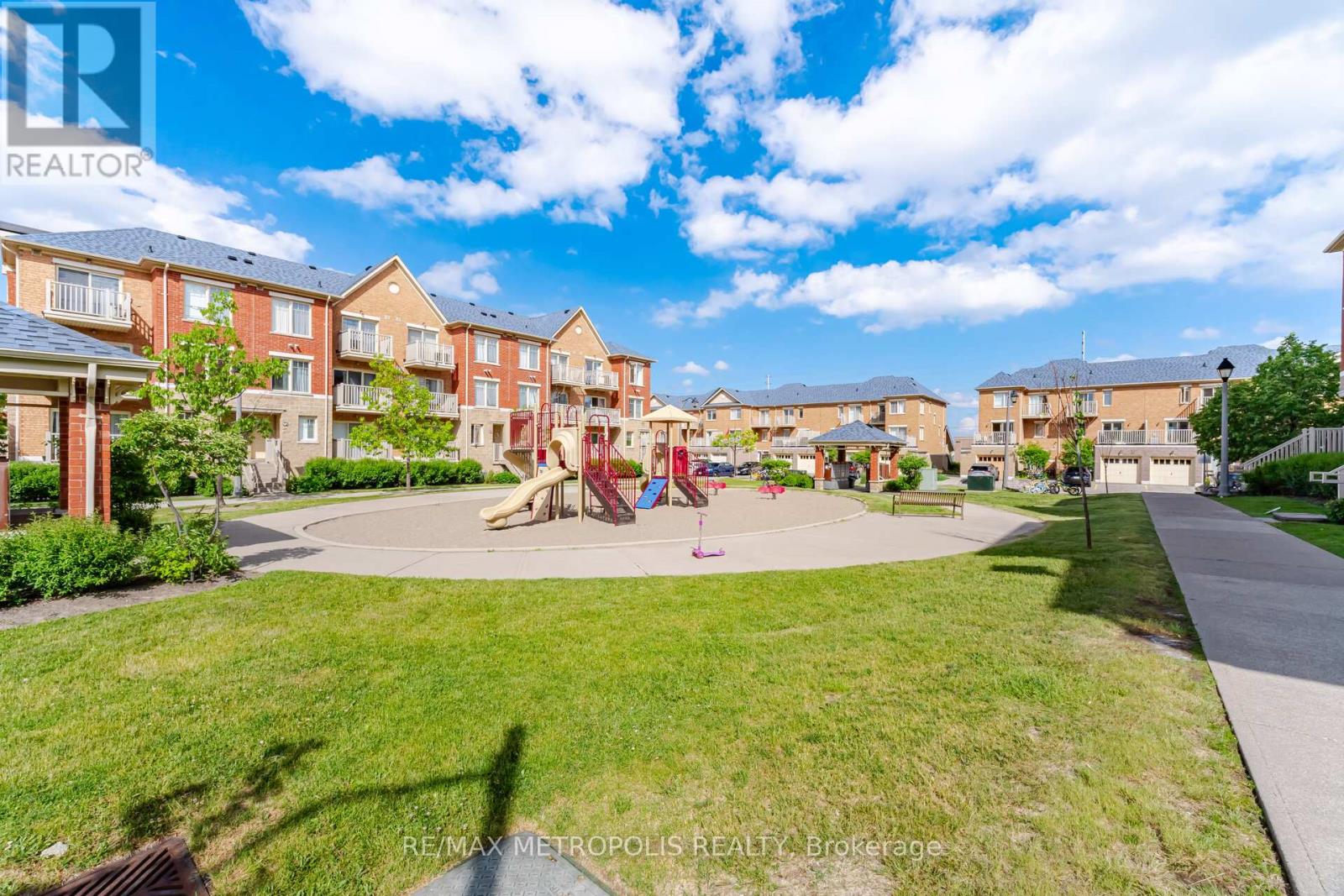 #17 3975 EGLINTON AVENUE W - 43