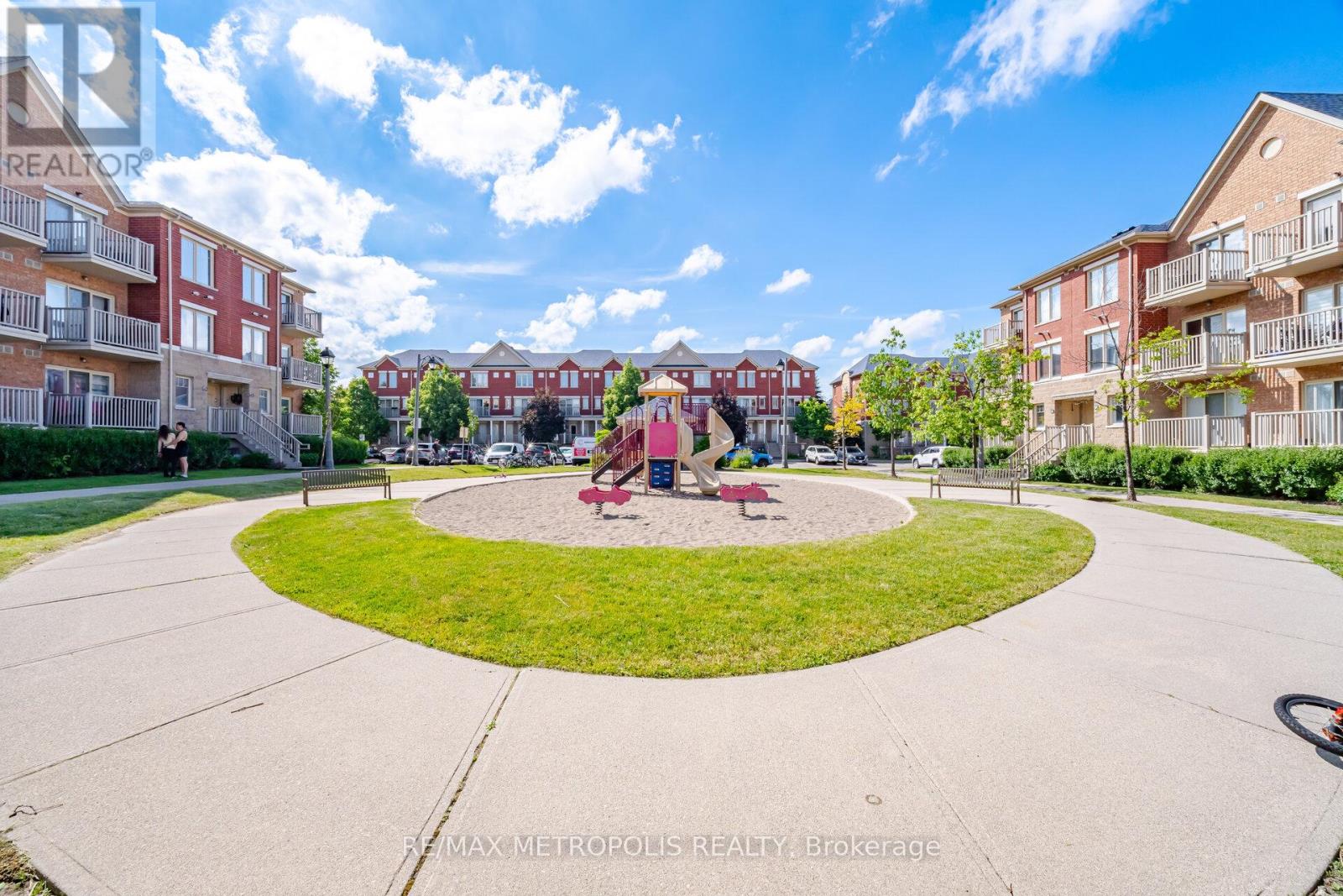 #17 3975 EGLINTON AVENUE W - 44