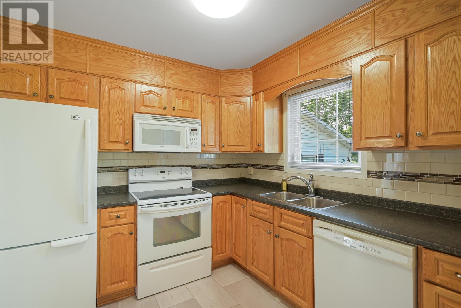 6 Rosewood Avenue - 8
