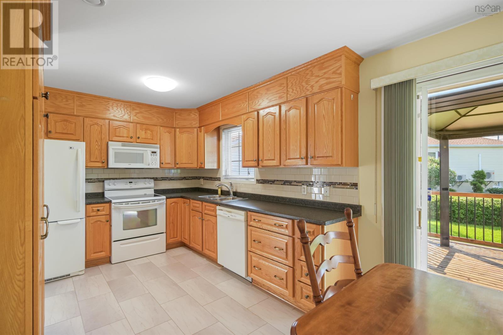 6 Rosewood Avenue - 9