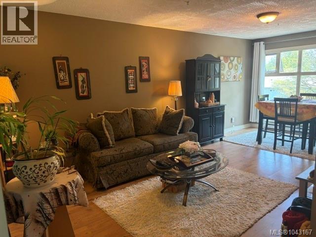 #307 2527 Quadra St - 1