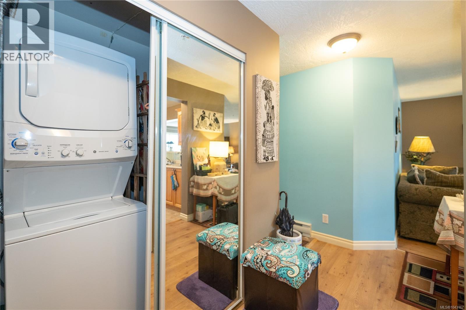 #307 2527 Quadra St - 11