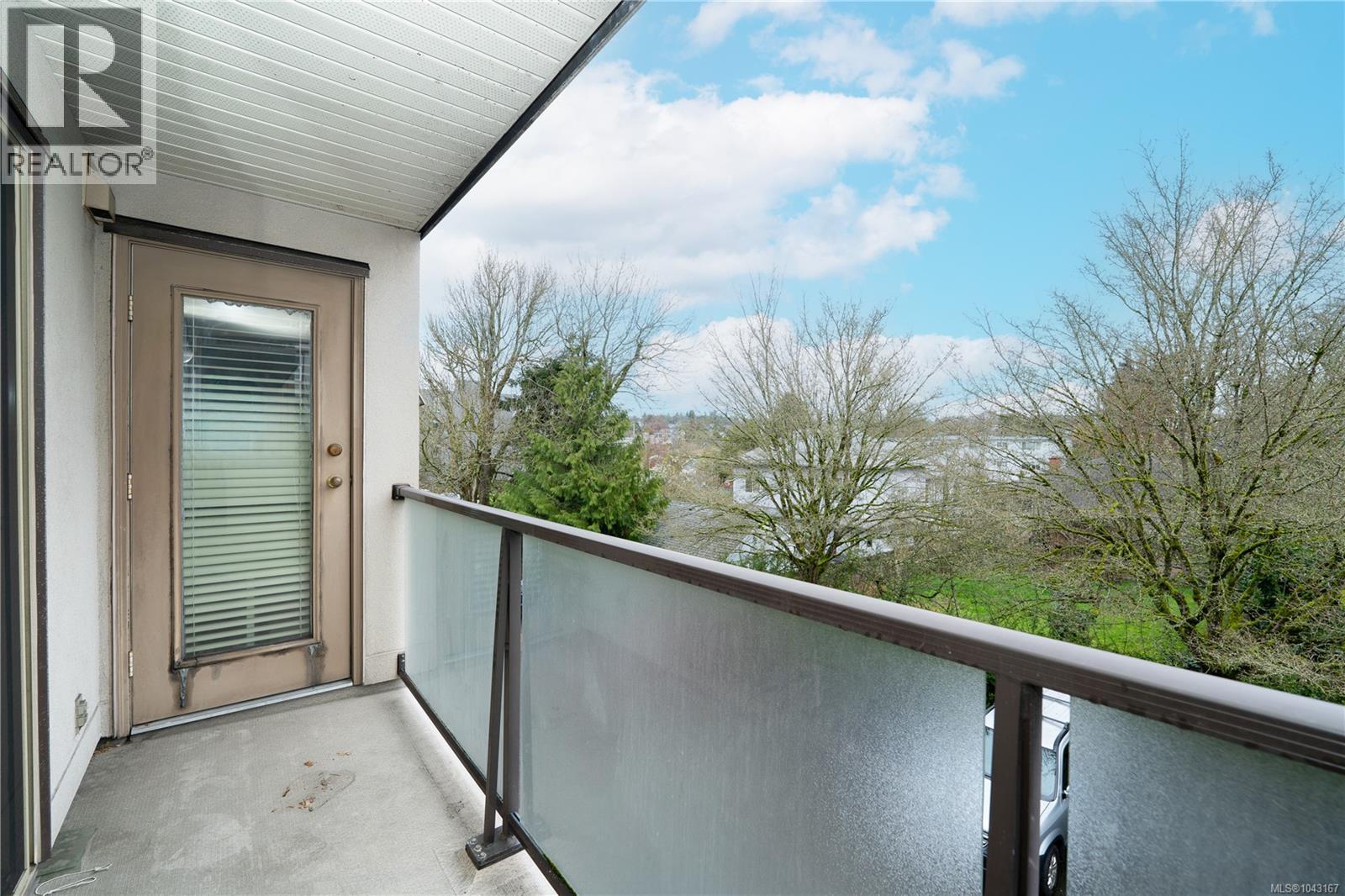 #307 2527 Quadra St - 18