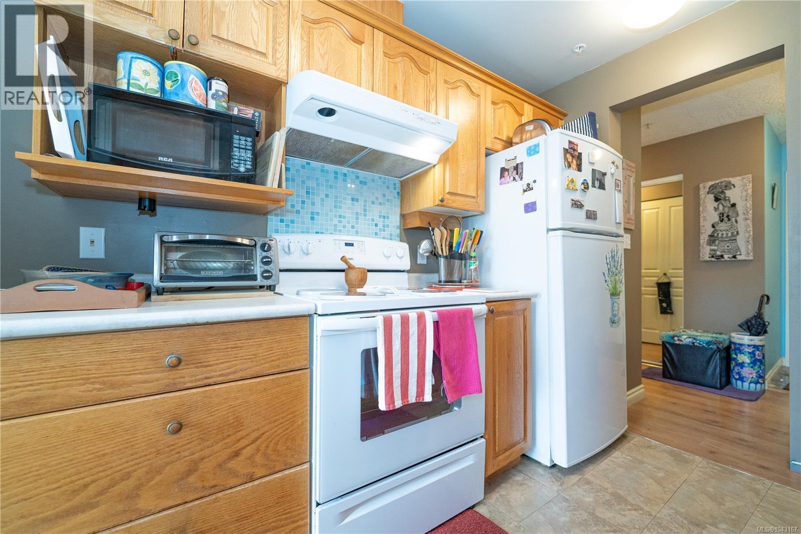 #307 2527 Quadra St - 5