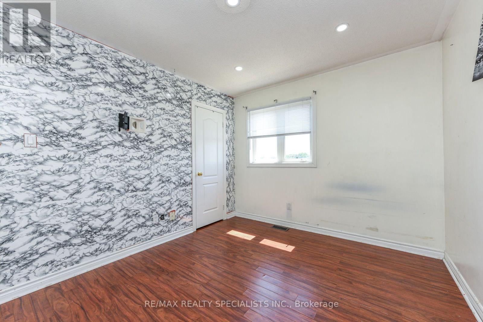 10 SWEET BRIAR LANE - 12