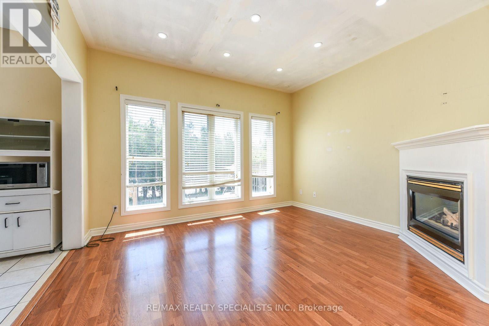 10 SWEET BRIAR LANE - 11