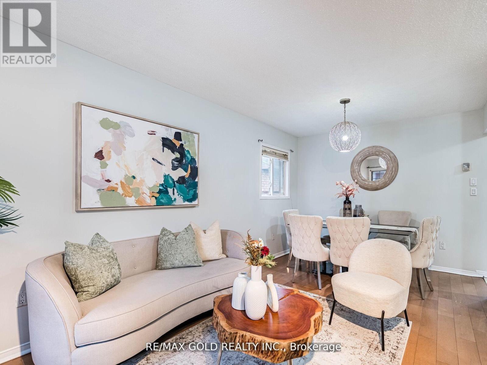 33 FIDDLENECK CRESCENT - 2