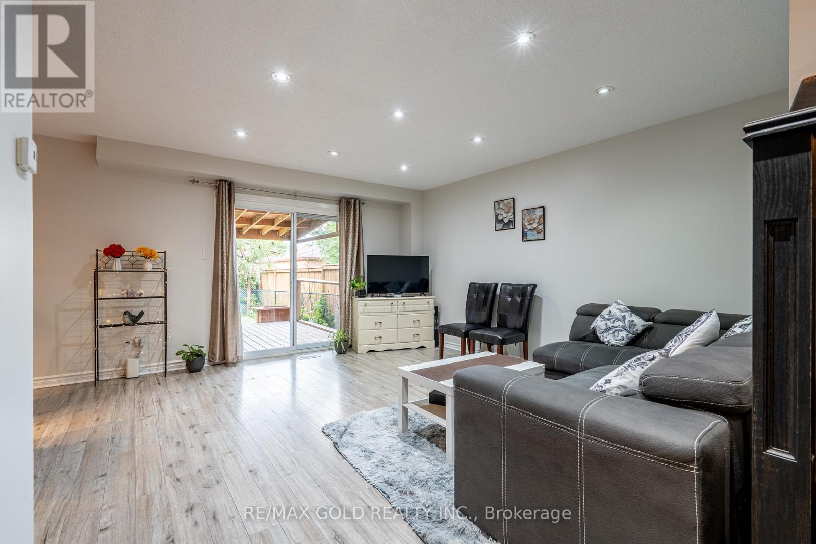 23 JUDITH CRESCENT - 10