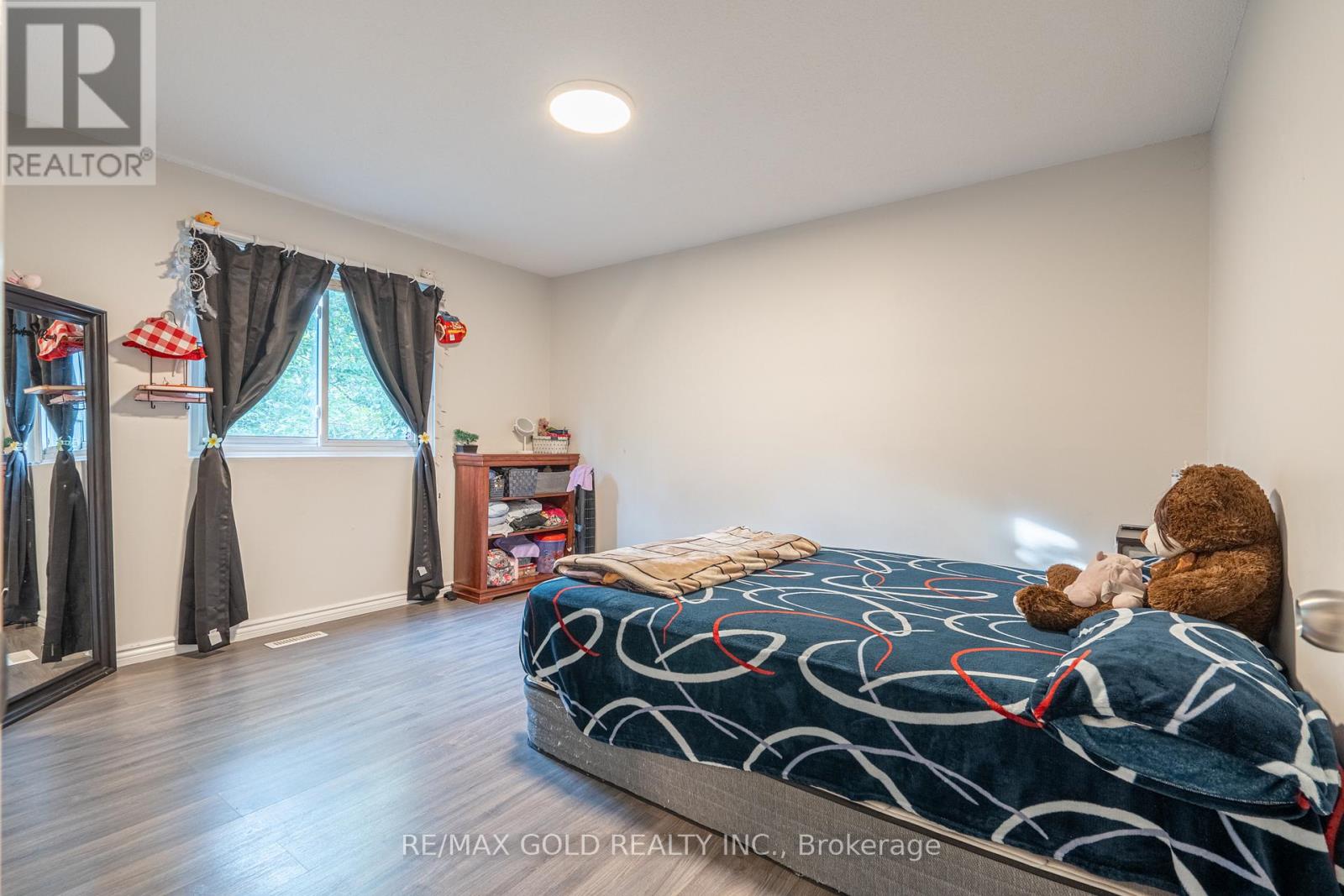 23 JUDITH CRESCENT - 16