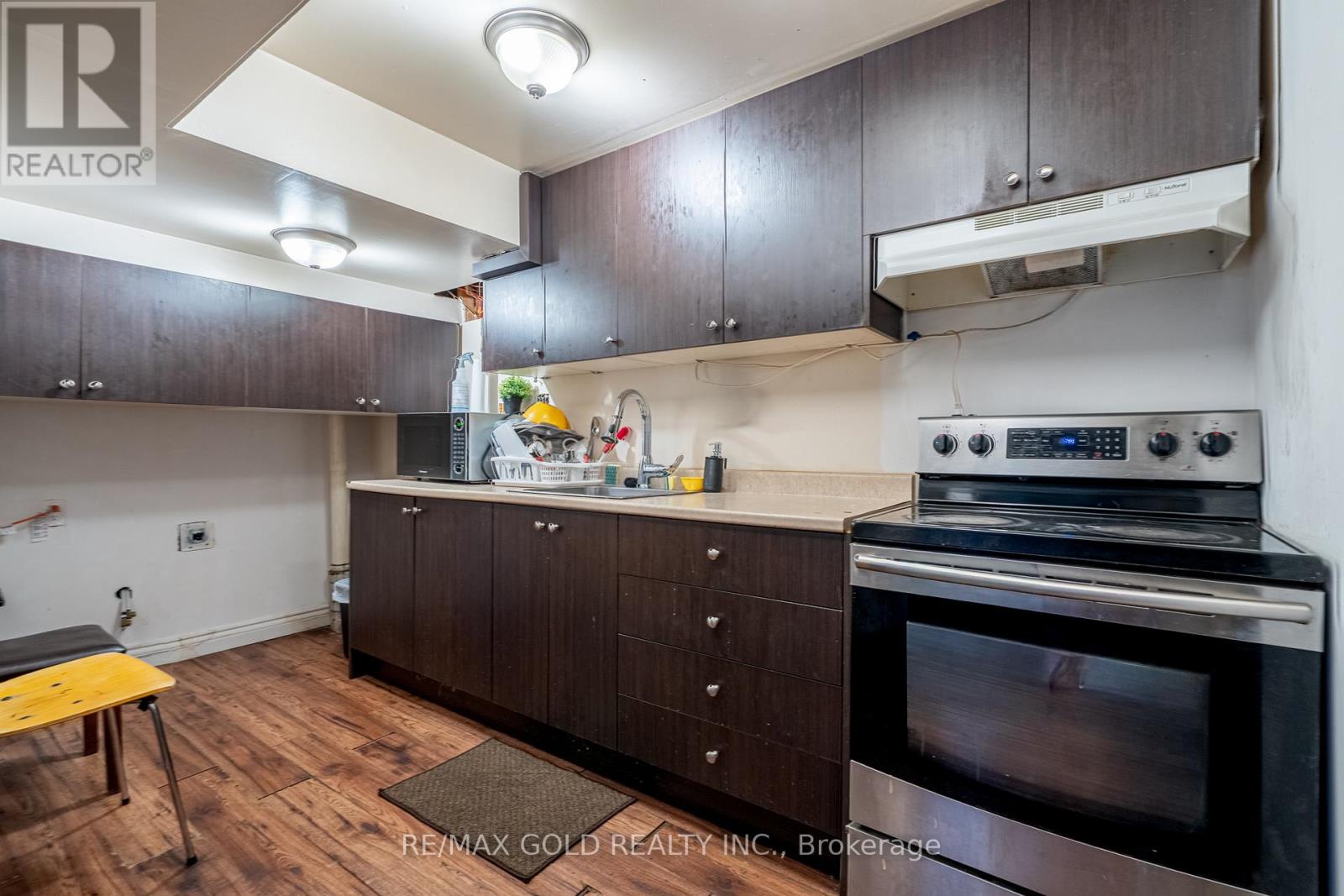 23 JUDITH CRESCENT - 28