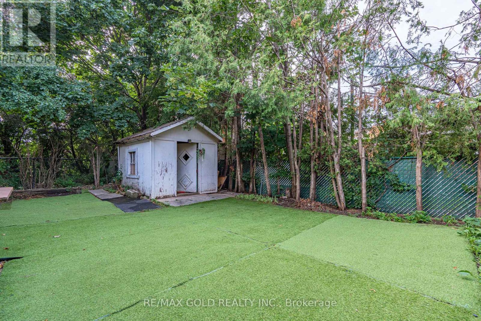 23 JUDITH CRESCENT - 33