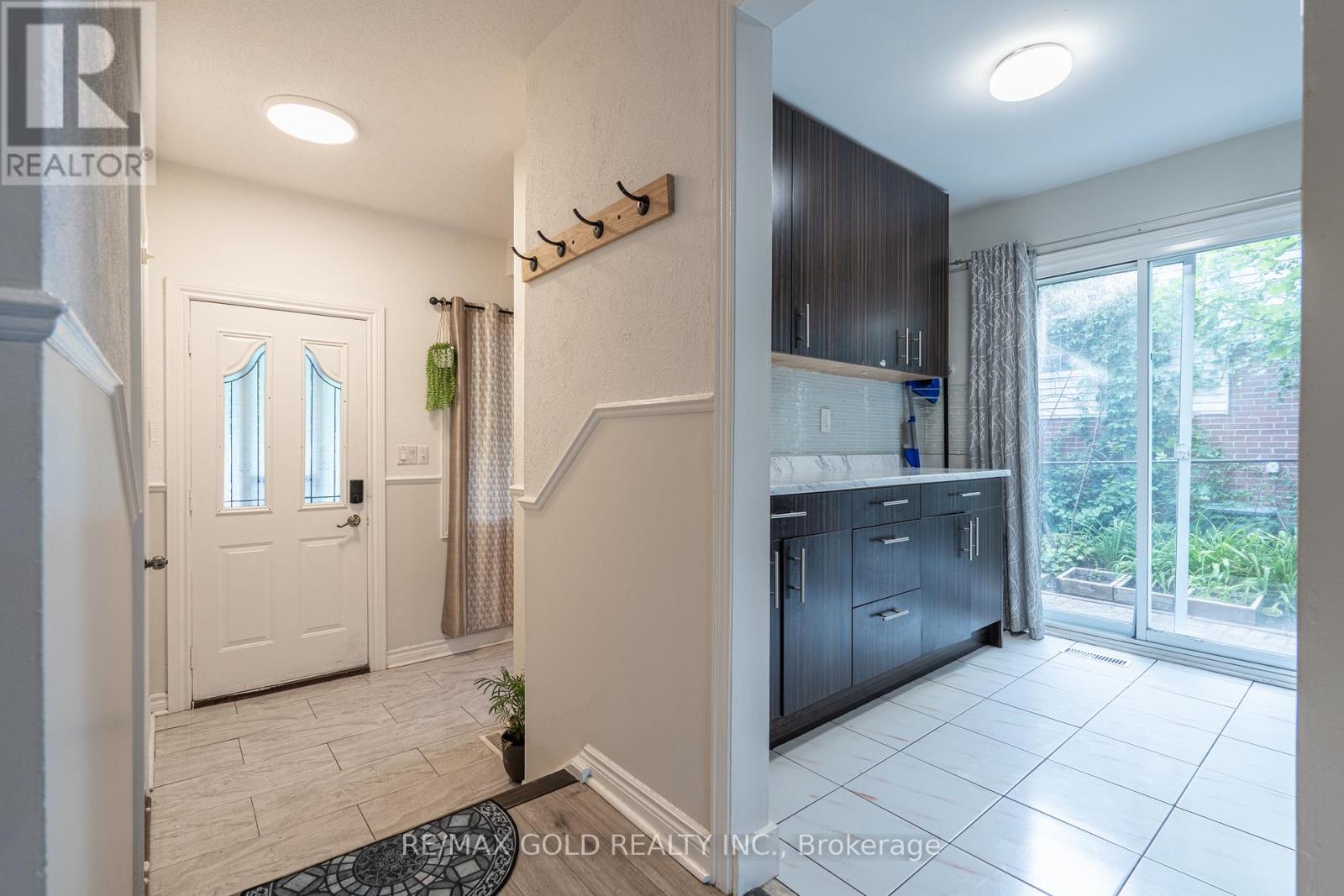 23 JUDITH CRESCENT - 4