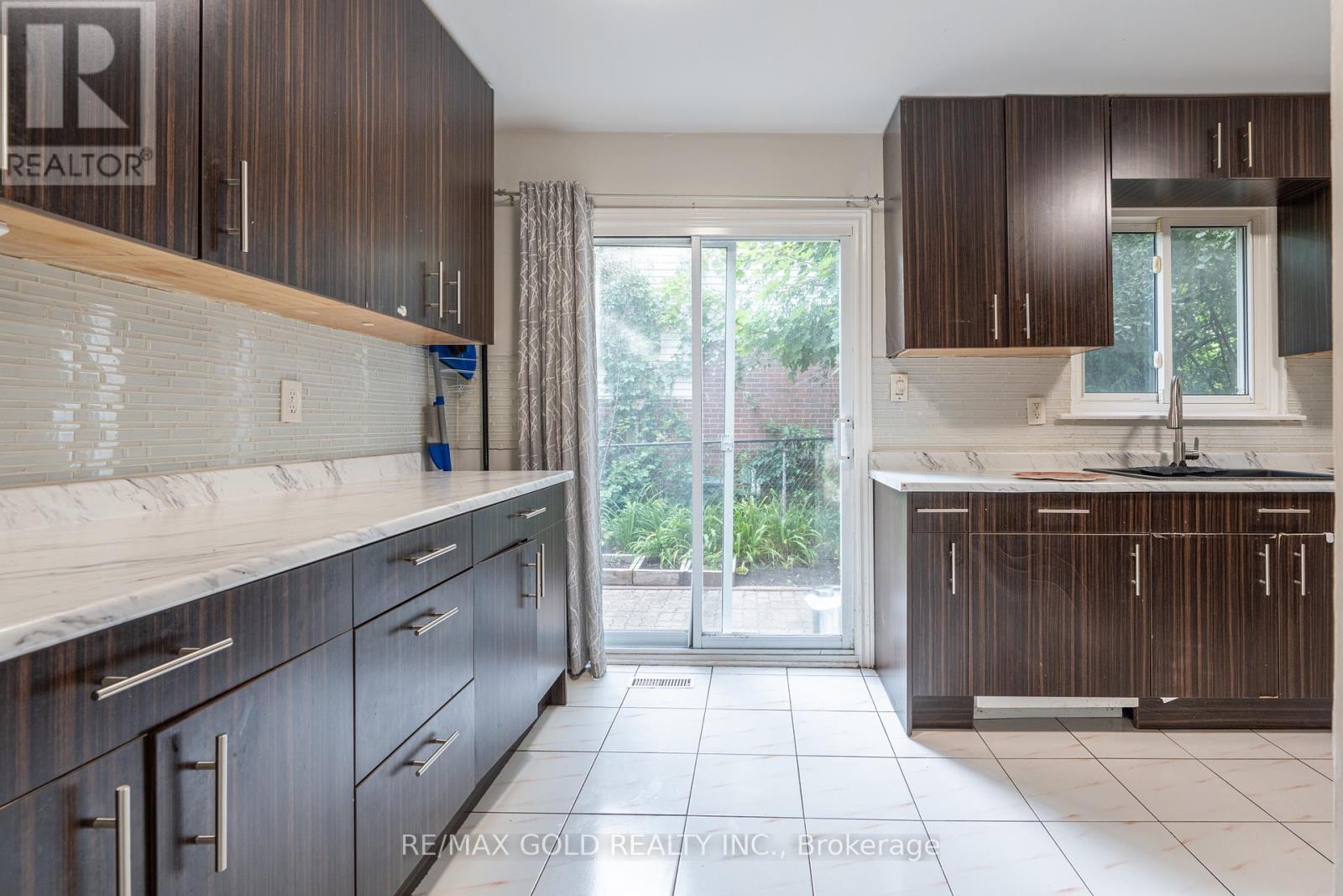 23 JUDITH CRESCENT - 5