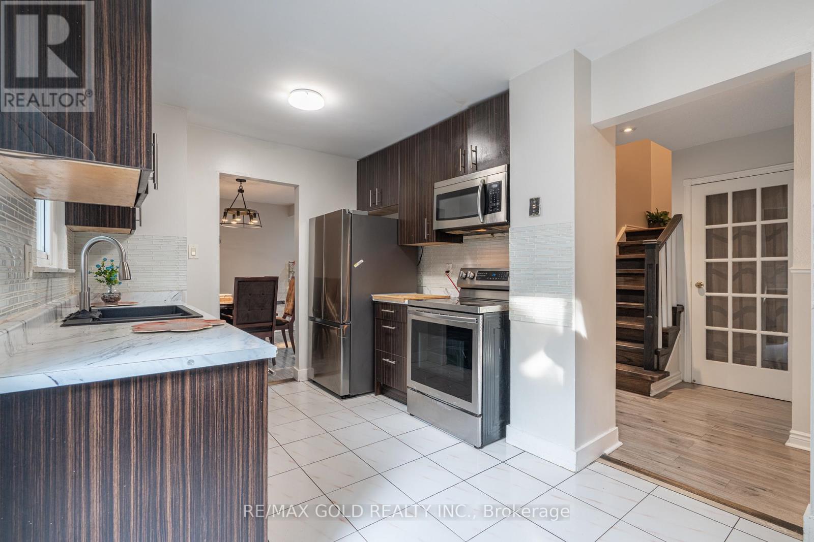 23 JUDITH CRESCENT - 6