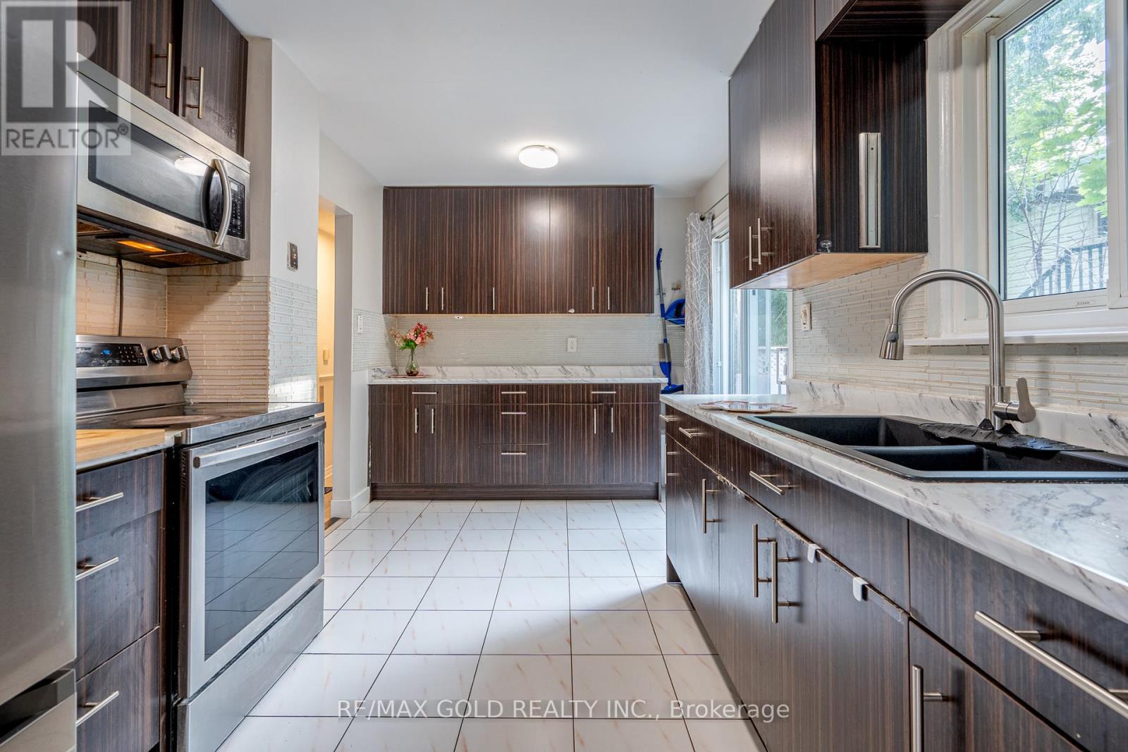 23 JUDITH CRESCENT - 7