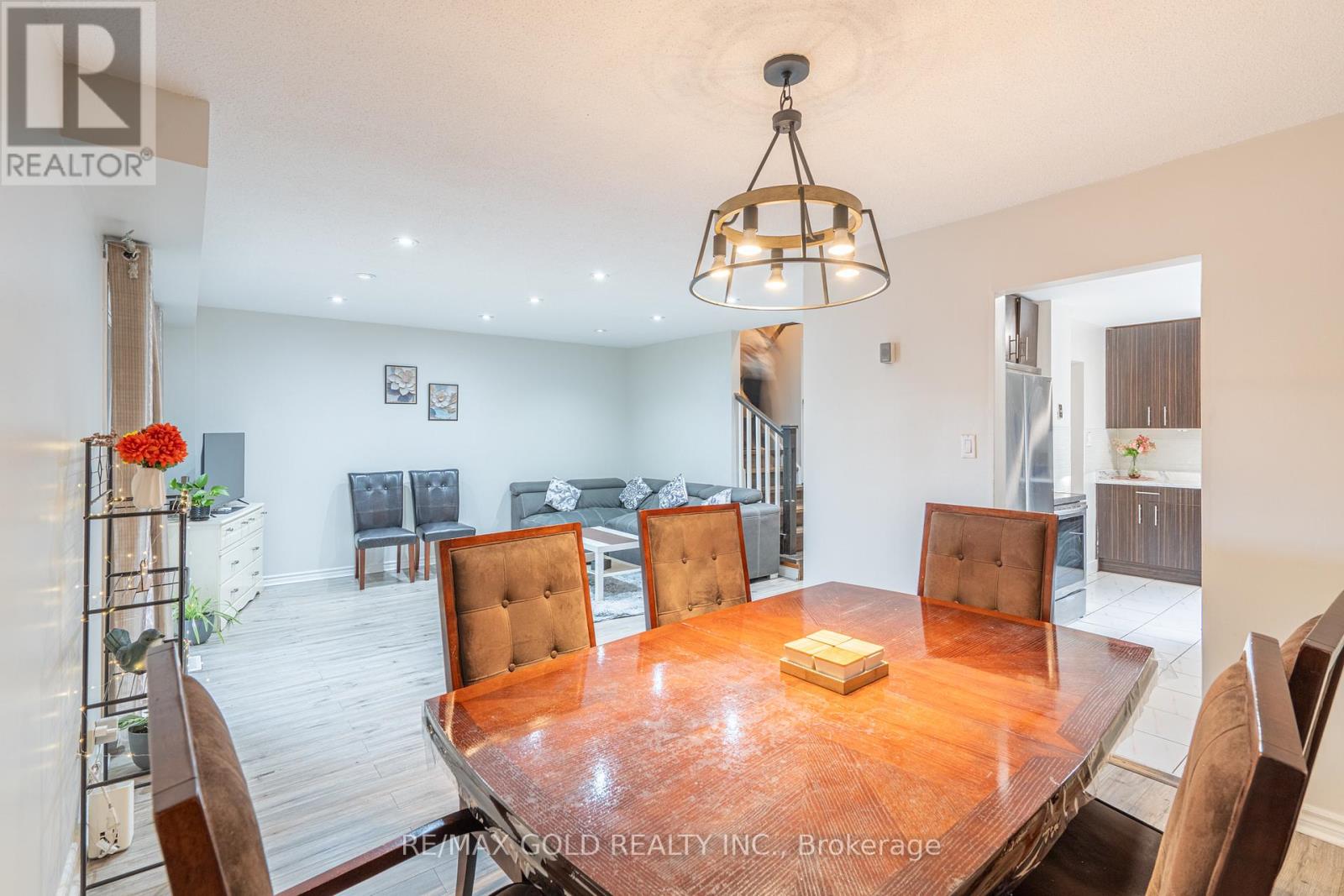 23 JUDITH CRESCENT - 8
