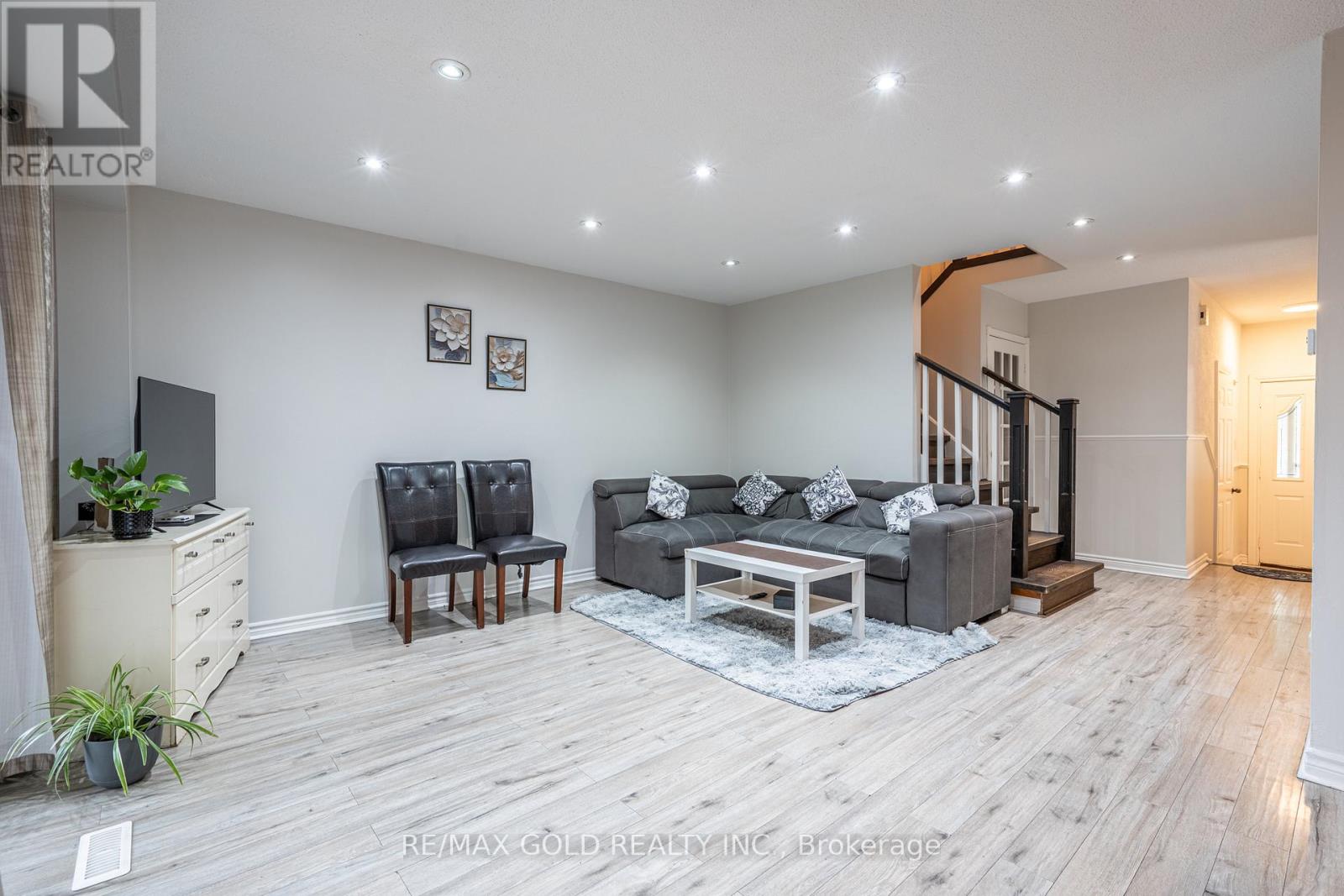 23 JUDITH CRESCENT - 9