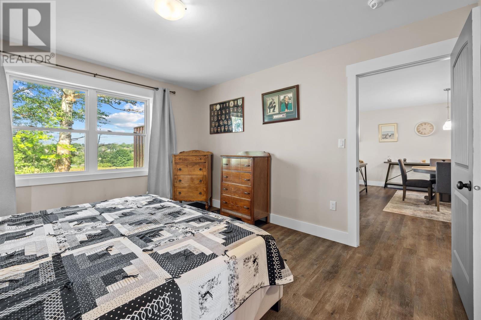 11 Mill Pond Lane - 26