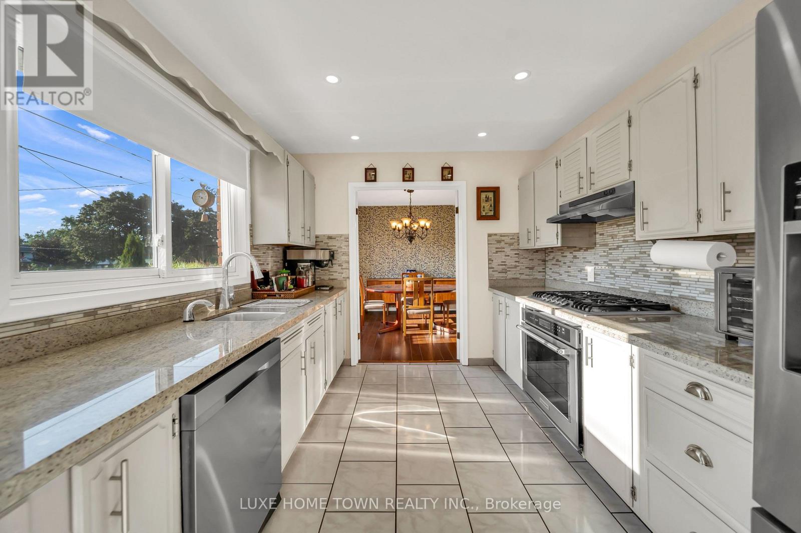 12 MCNAB DRIVE - 15