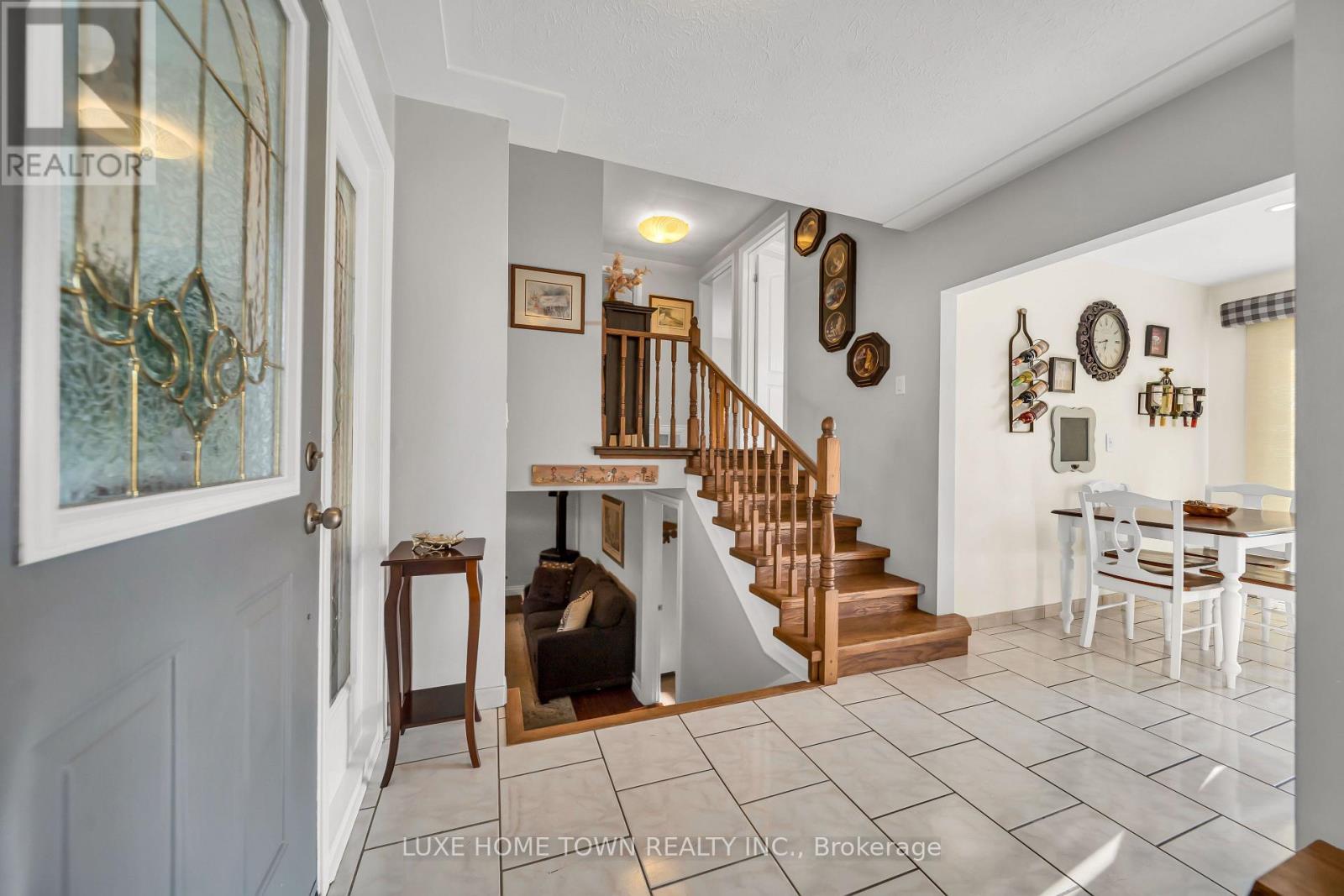 12 MCNAB DRIVE - 16