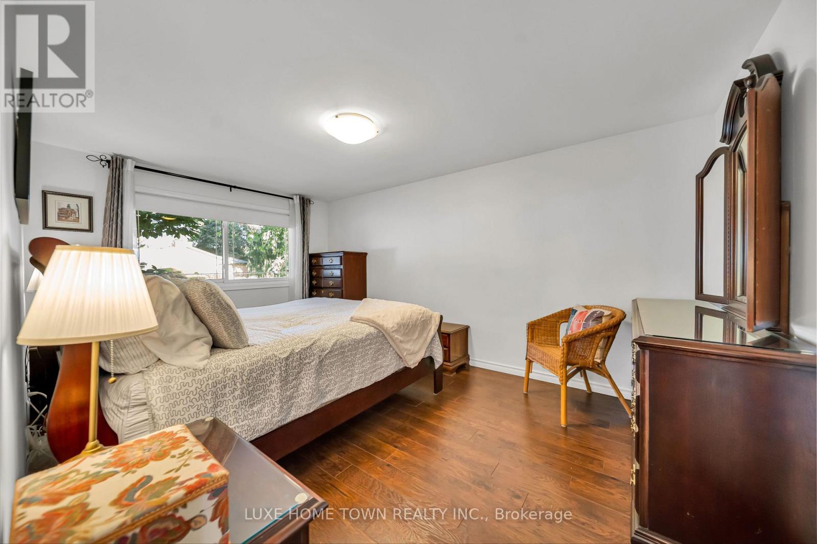 12 MCNAB DRIVE - 21