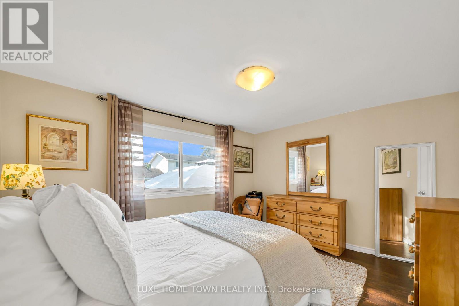 12 MCNAB DRIVE - 25