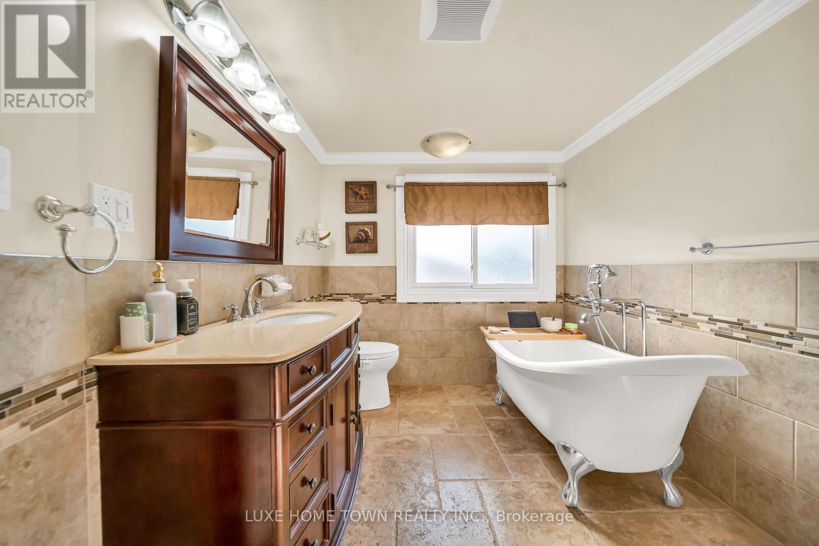 12 MCNAB DRIVE - 27