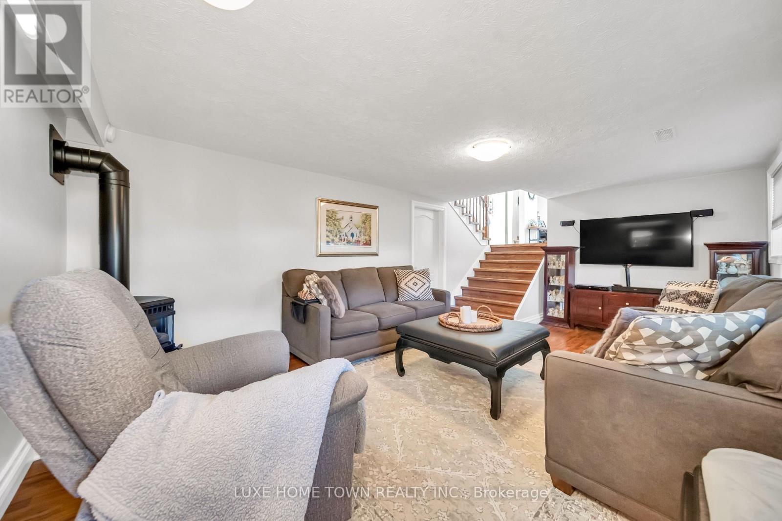 12 MCNAB DRIVE - 28