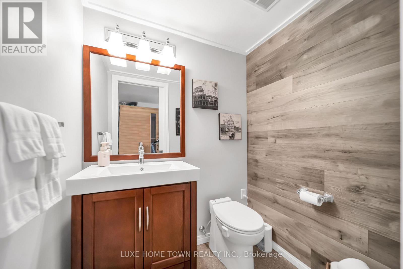 12 MCNAB DRIVE - 33