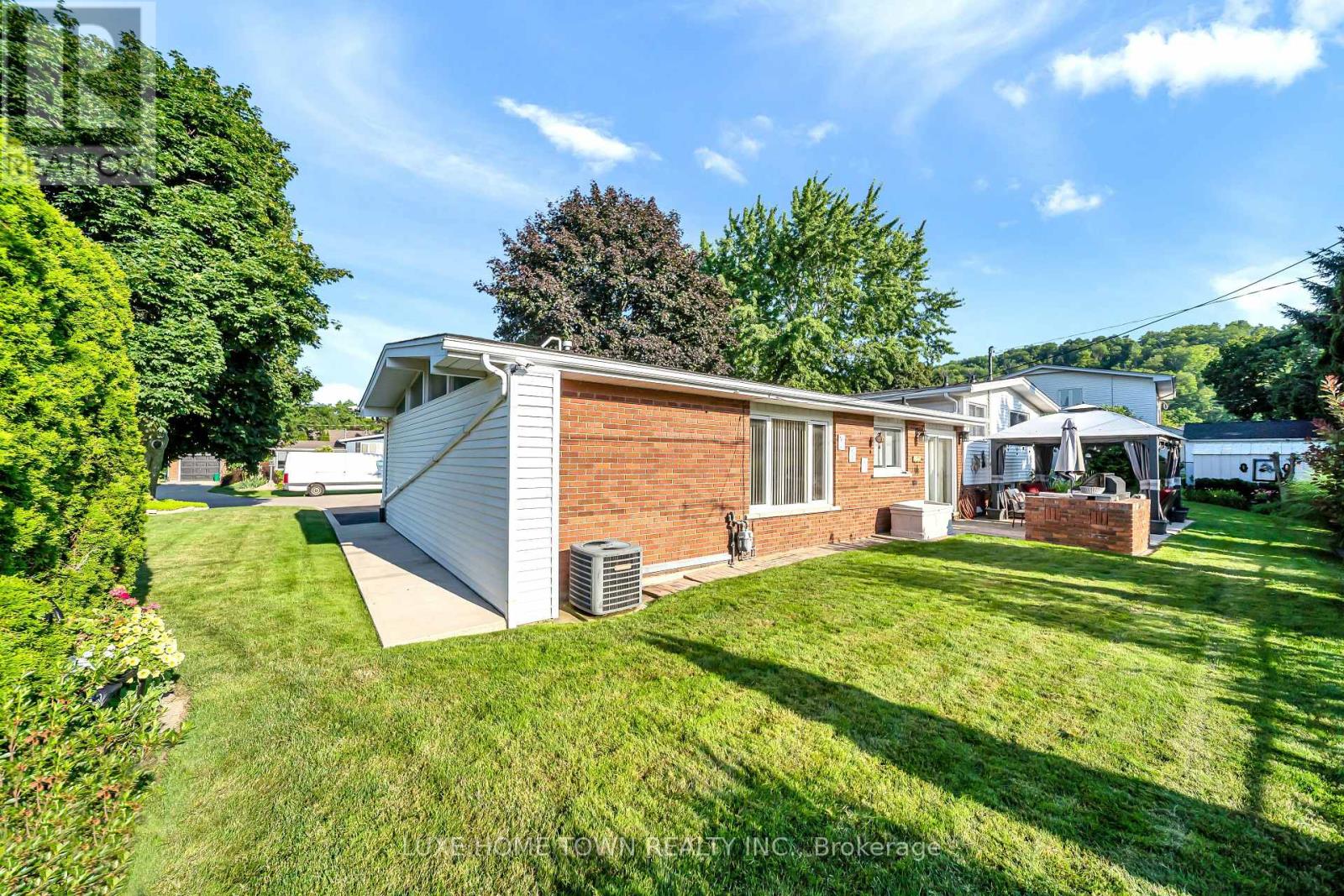 12 MCNAB DRIVE - 43