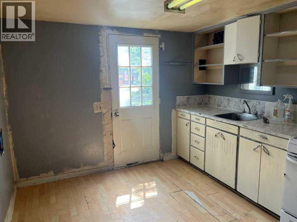 4503 45 Street - 3
