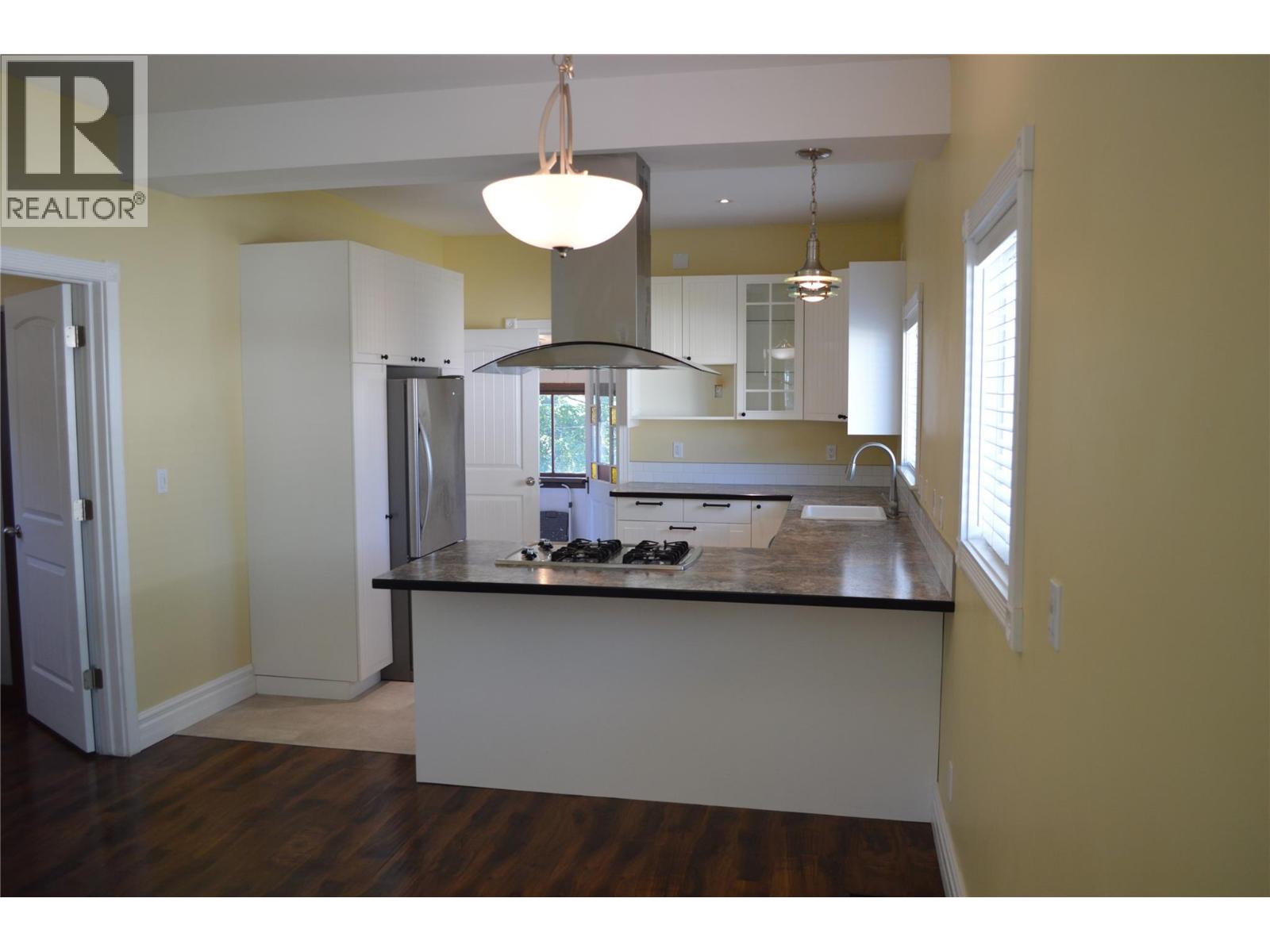 566 72ND Avenue - 10