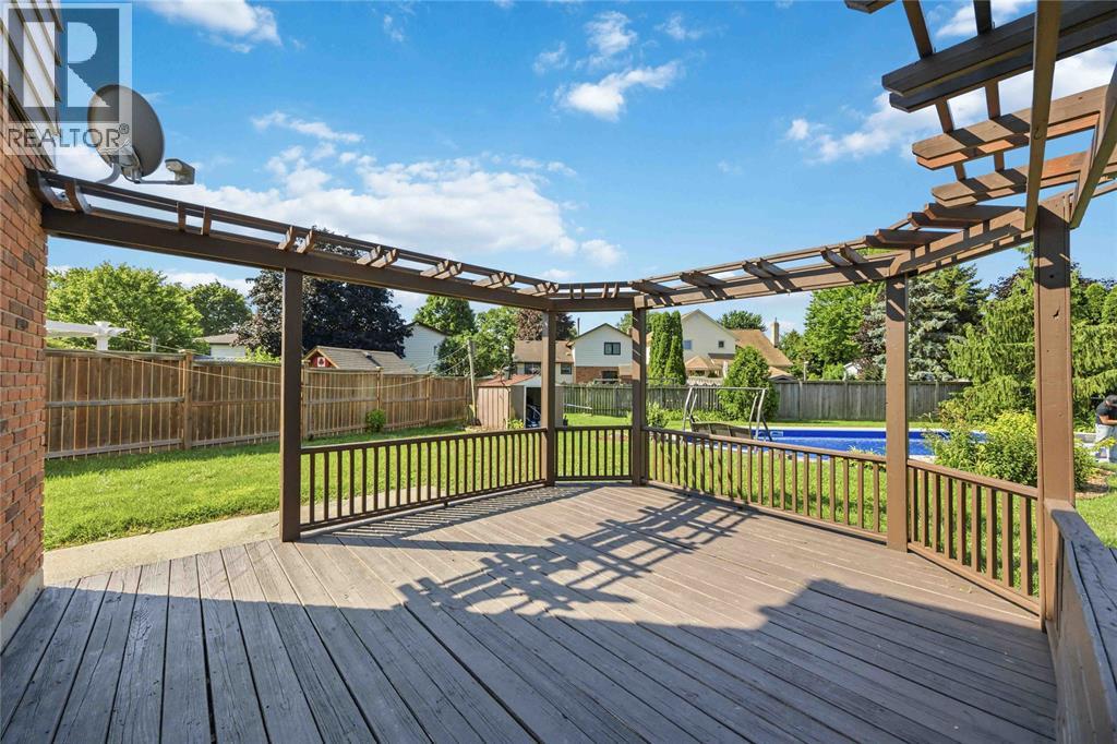 1076 BRIMWOOD CRESCENT - 33