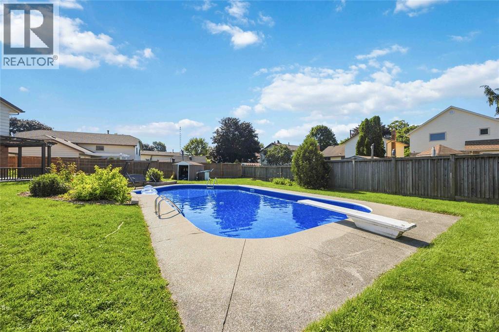 1076 BRIMWOOD CRESCENT - 36