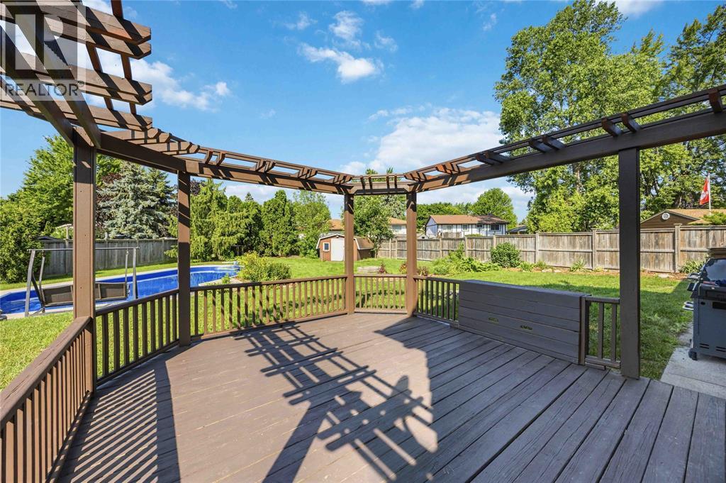 1076 BRIMWOOD CRESCENT - 32