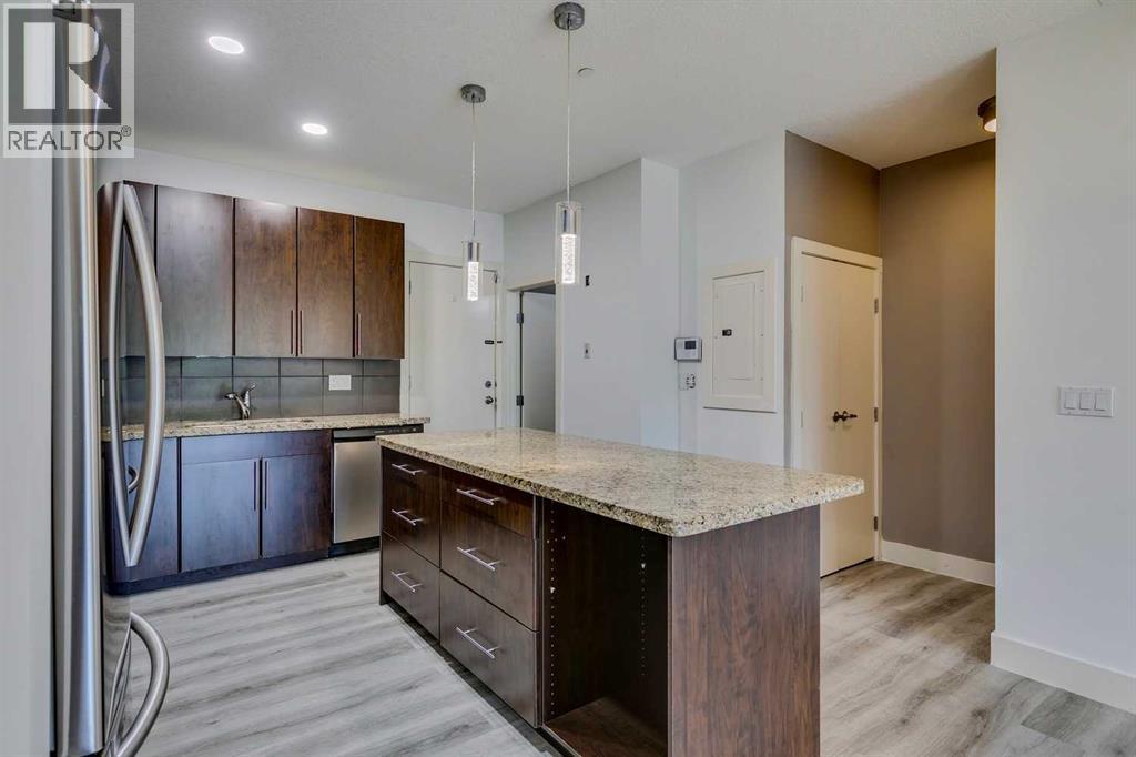 #4 2101 17 Street SW - 4