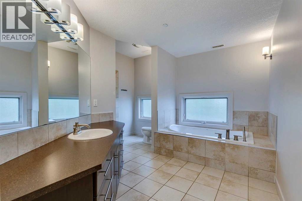 #4 2101 17 Street SW - 17