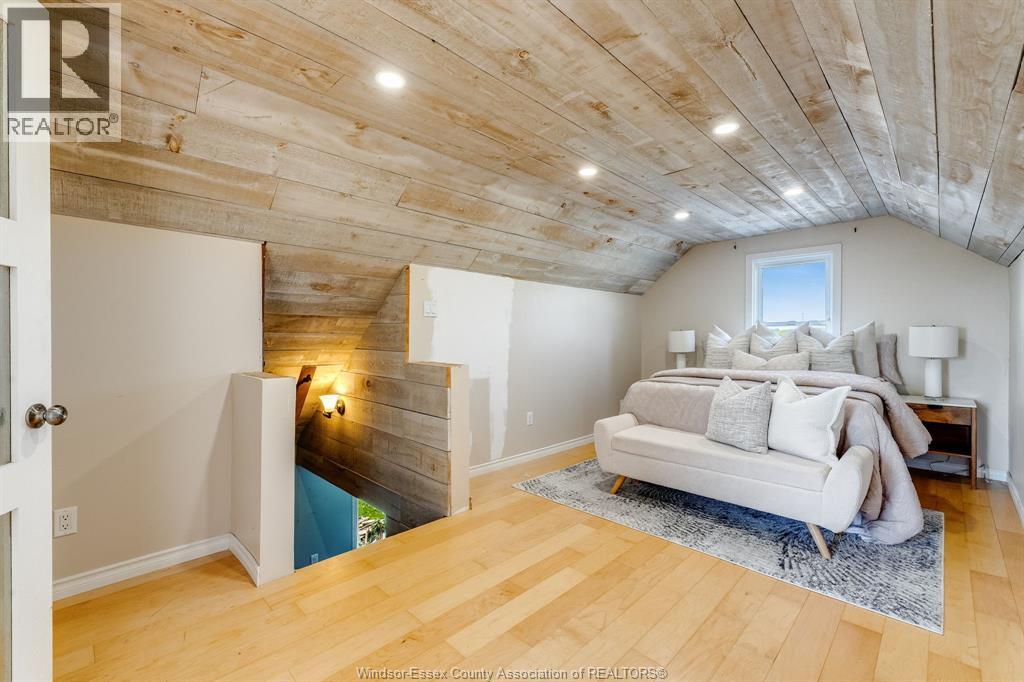 20838 A & B Sideroad - 21
